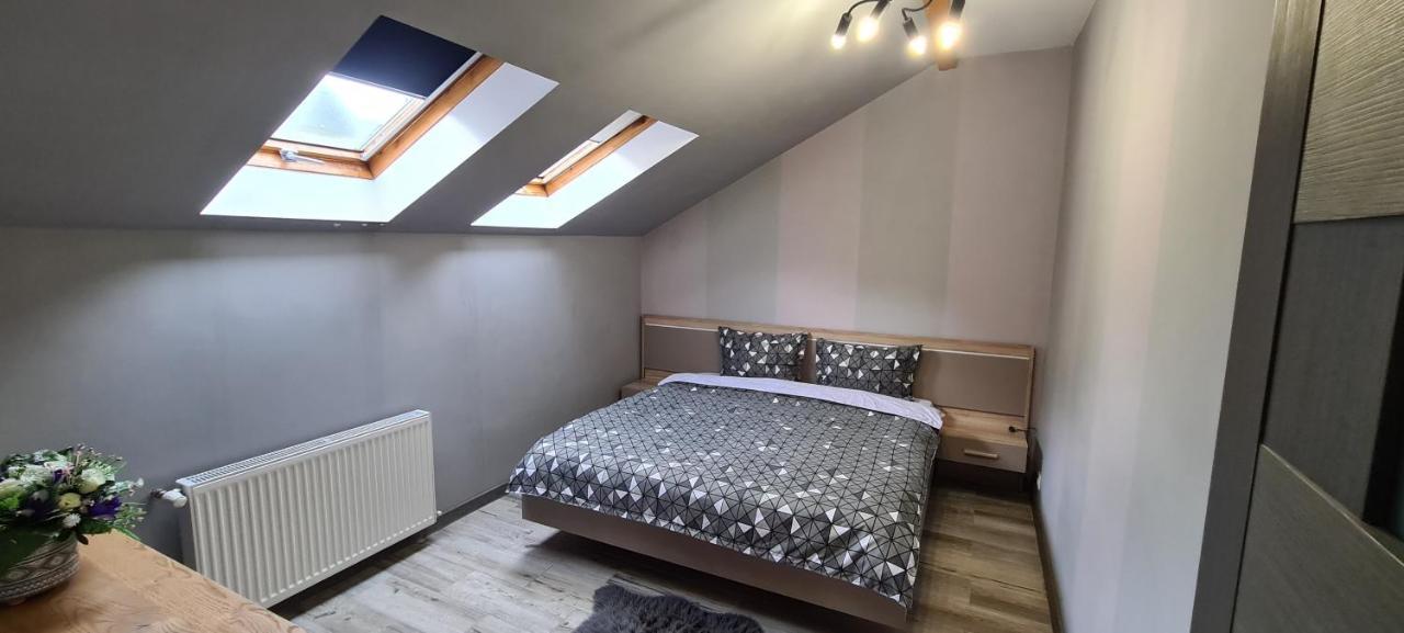 Comfort Home Apartment 3 Петрошани Экстерьер фото